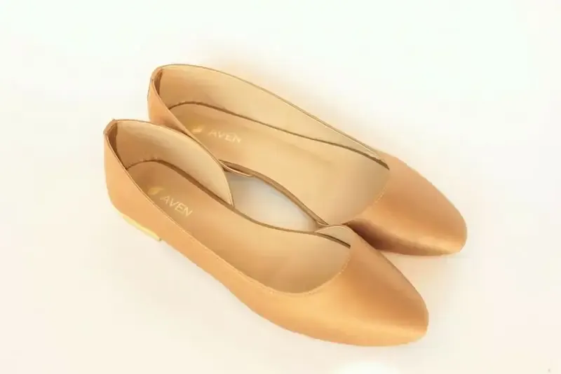 Pumps — Golden Olive