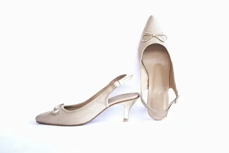 Bow Heels — Beige